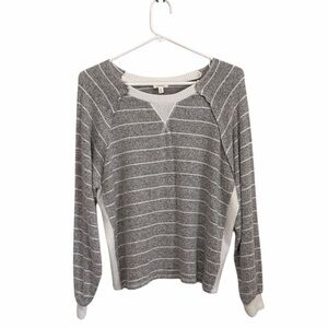 BKE YOUTH GRAY WHITE STRIPED LONG SLEEVE LIGHTWEIGHT SWEATER SIZE SMALL